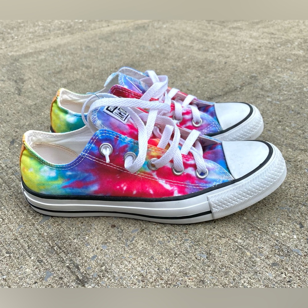 RARE-Converse Women’s Low Top Chuck Taylor Rainbow Tie Dye Sneakers- Size 6